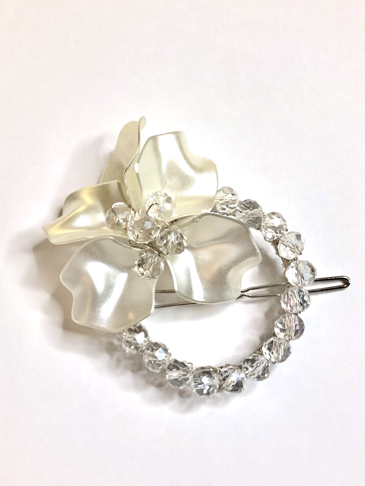 Horquilla de novia floral en cabello